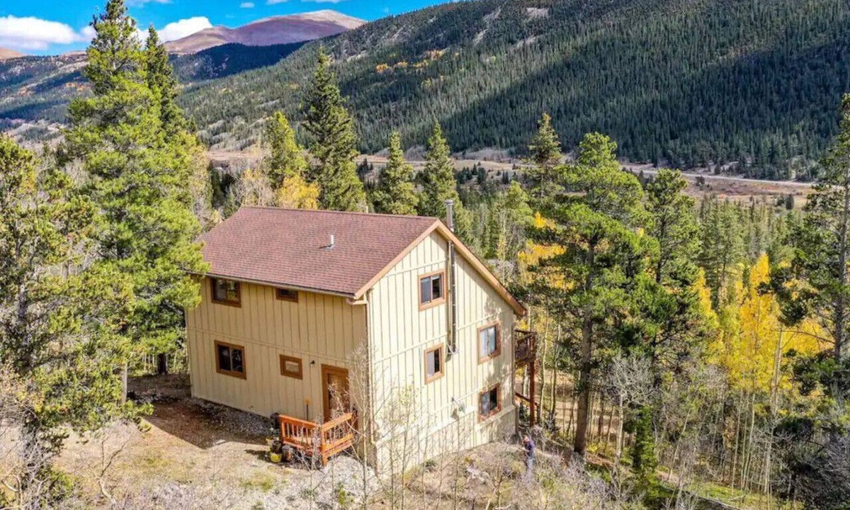 Alma House | Hot Tub + Fire Pit + Trails | Sleeps 8