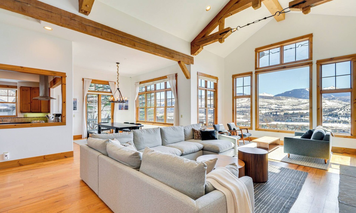 Edwards House | Hot Tub & Mtn-Views! Luxe Group Getaway in Edwards
