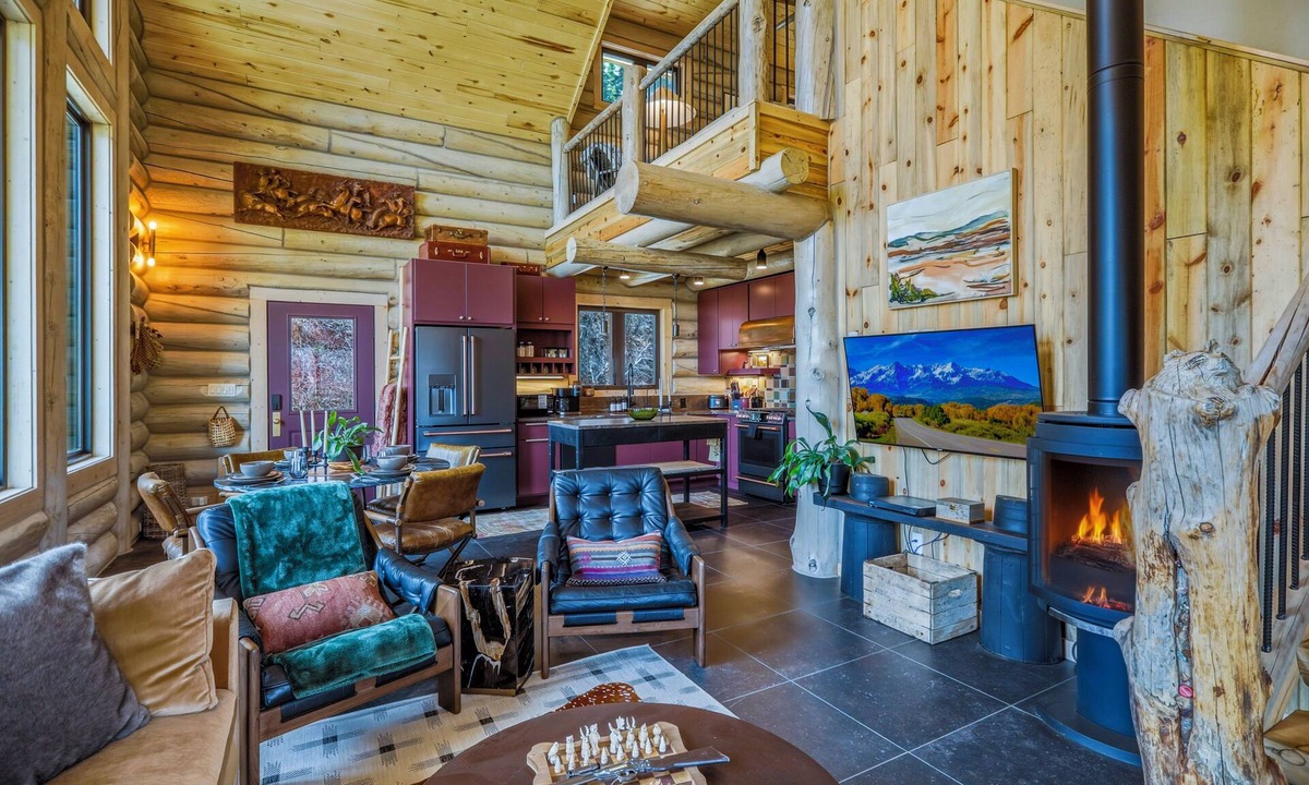 San Juan River Village House | Hot Tub River Front Log Cabin