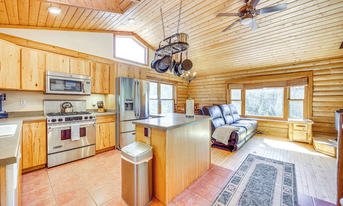 Woodland Park Cabin | Hot Tub & Views: Secluded Woodland Park Cabin