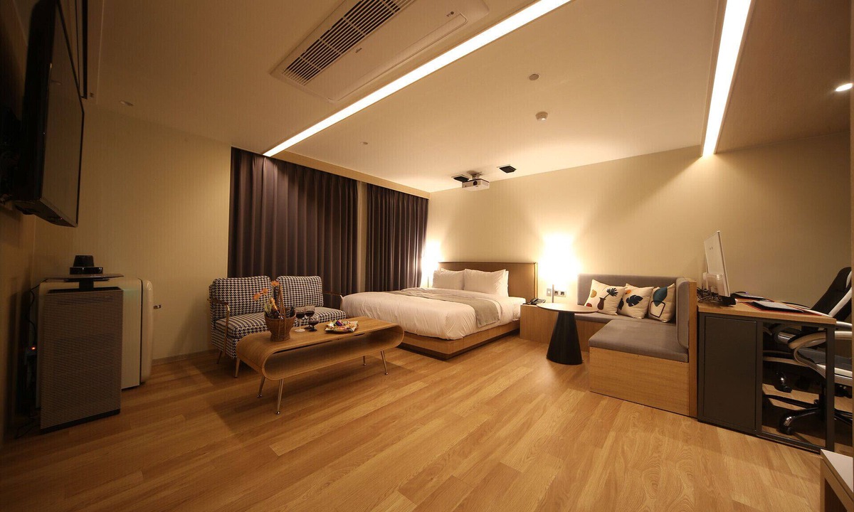 Dongnae District Hotel | Hound Hotel Sajik Minam Station