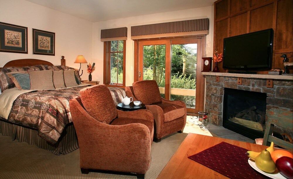Peak 9 Condo | Hyatt Breck 3 bed or 2 bed + Studio July 2-9