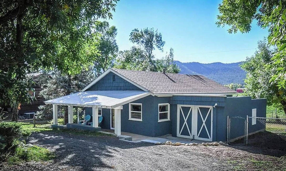 Beulah House | In Town, Fenced Yard, Mountain Veiws