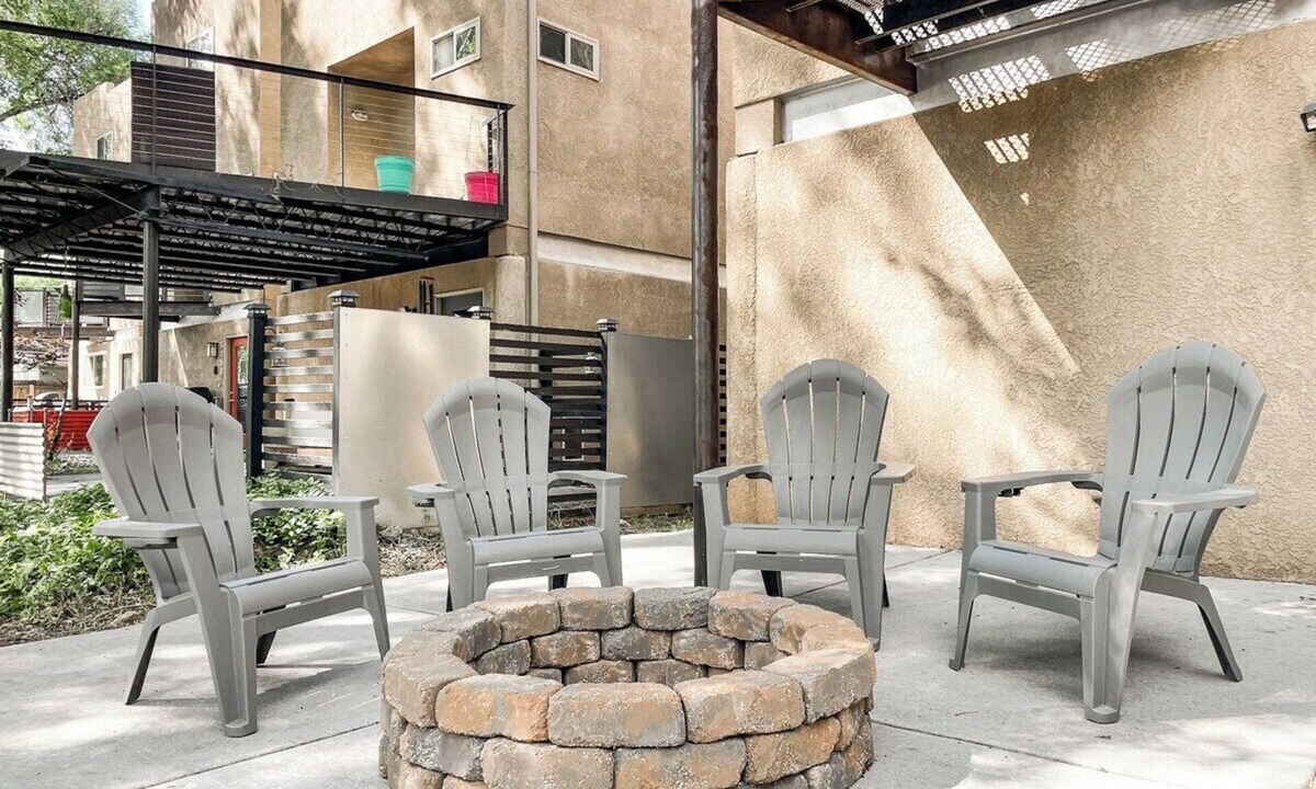 West Colorado Springs House | Industrial loft steps to main strip Minutes to GOGsn