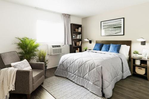 Sheridan Hotel | InTown Suites Extended Stay Denver - Englewood
