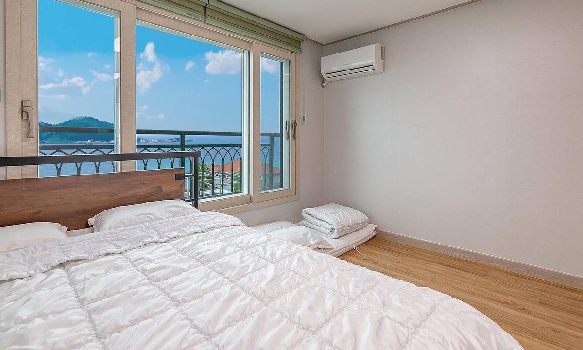 Hallim House | Jeju Jang Sugot Pension