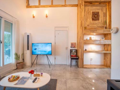 Hangyeong House | Jeju Love Stay Pink