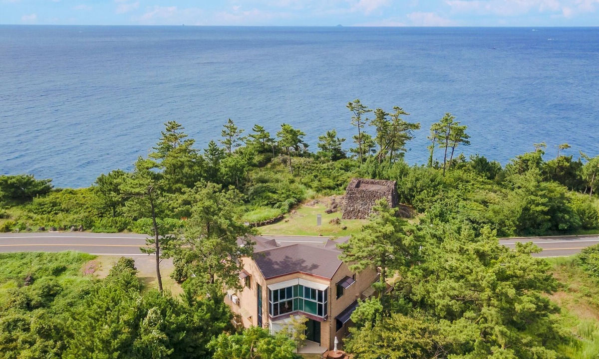 Aewol House | Jeju Oceancliffcottage
