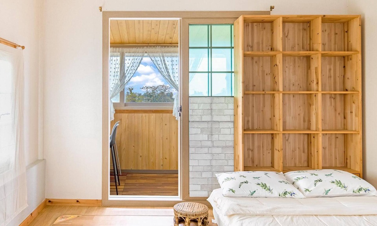 Hangyeong House | Jeju Orsirok Dogchaepension
