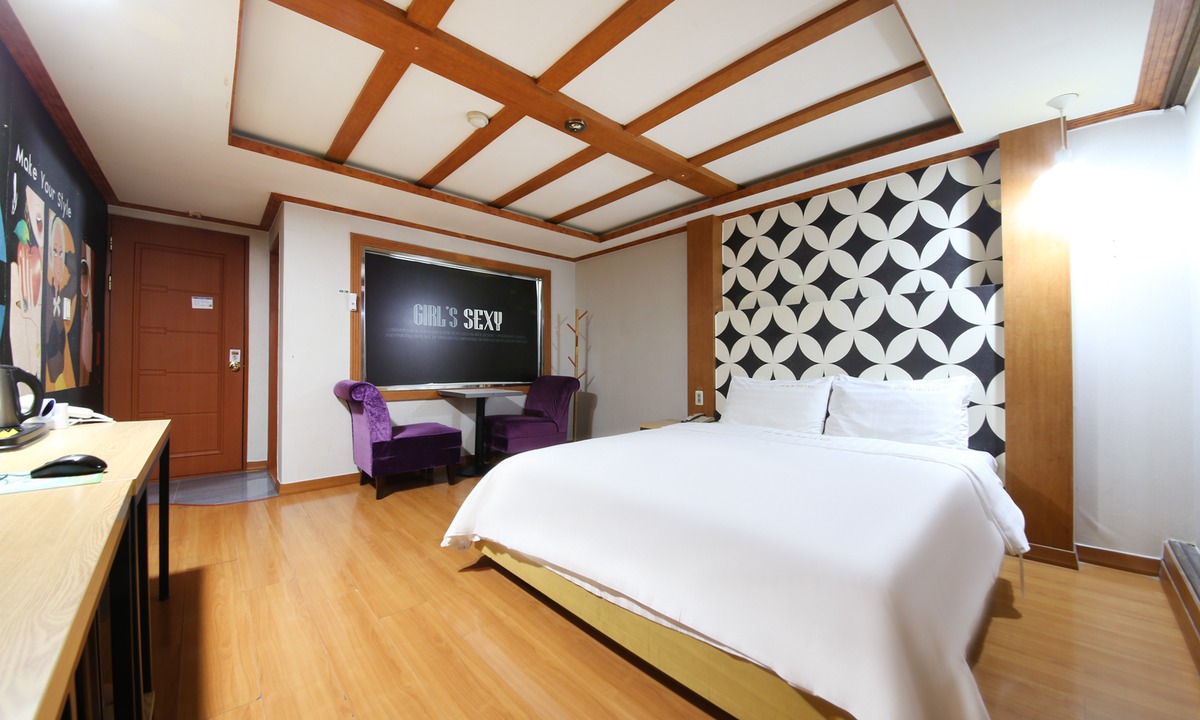 Jeonju Hotel | Jeonju Junghwasan-Dong Loving You