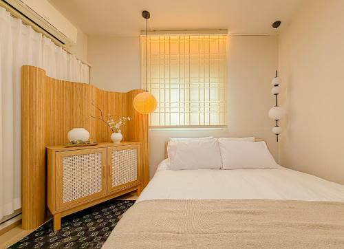 Jongno-dong Apartment | Jongno, Naksan Park, Gwanghwamun, Hyehwa, Bukchon Hanok Village, Samcheong Cafe Street