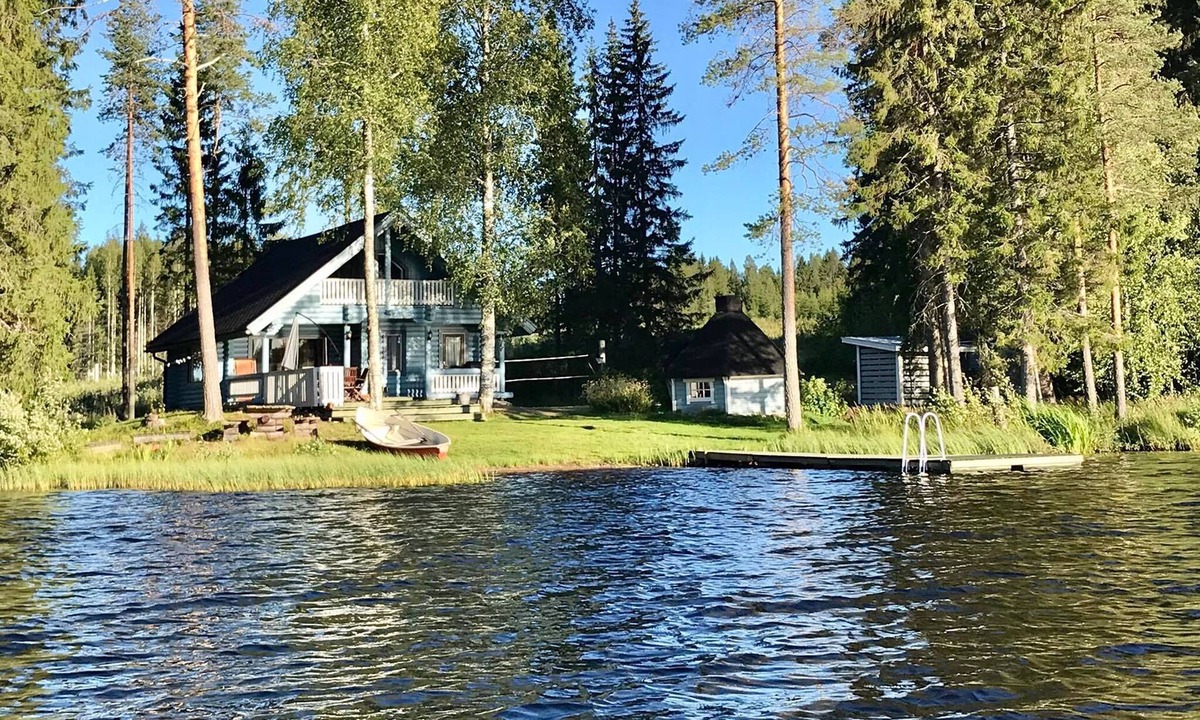 Vierema Cabin | Kömmäkköniemi – Your Spacious Log Cottage in Central Finland with Hot Tub