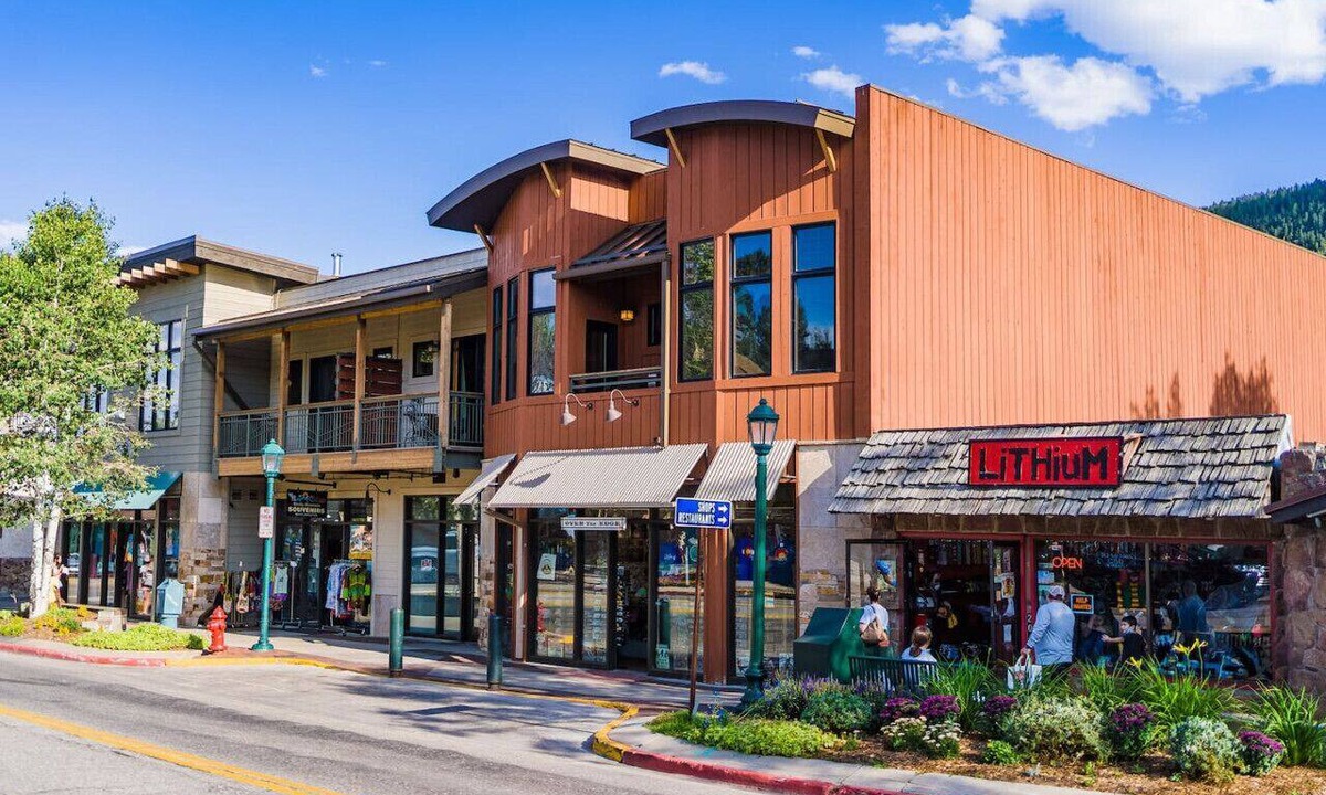 Estes Park Apartment | King beds * Downtown Luxury Loft * Walk everywhere