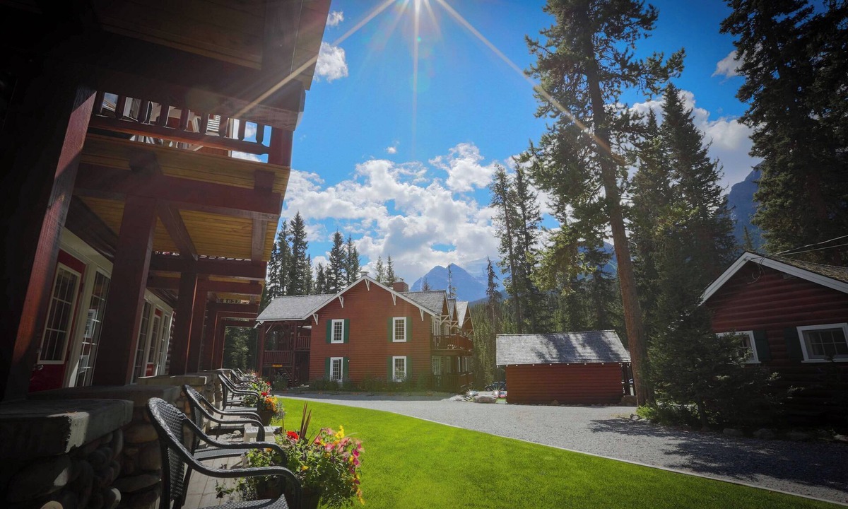 Lake Louise Cabin | Lake Louise Escape with Private Deck & Views