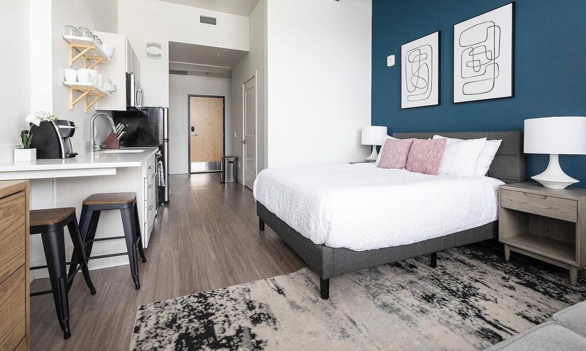 River North Art District Apartment | Landing | Incredible Studio, Clubhouse, Gym