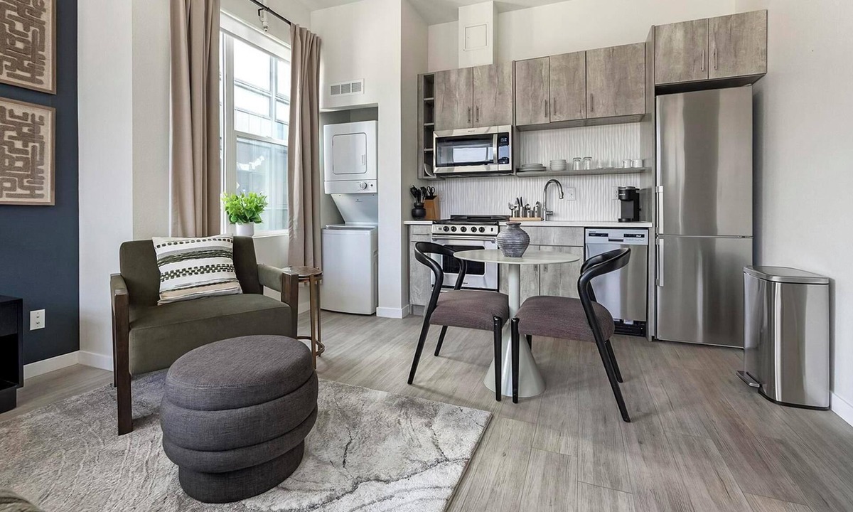 Highland Apartment | Landing | Incredible Studio, Rooftop Lounge