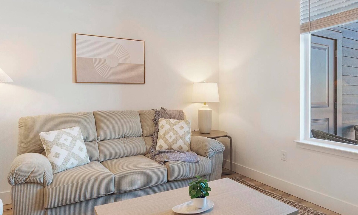 Firestone Apartment | Landing | Stylish 1BD, Gym, Clubhouse