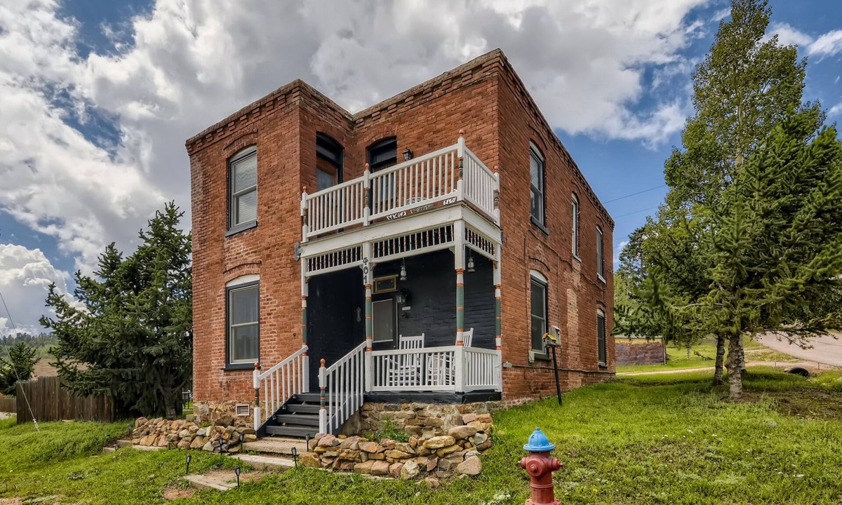 Cripple Creek House | Landmark home built in 1895 with porches, office & western-themed decor