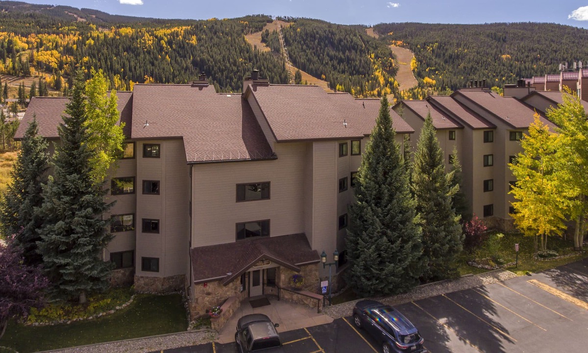 Mountain House Condo | Large 3 BR/3 BA Near Mountain House Lifts; Private Hot Tub in unit; 7 beds
