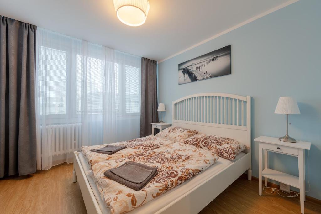 Prosek Apartment | Large apartment Prosek, 3 bedrooms - PVA EXPO Prague