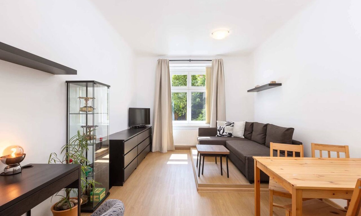 Bubenec Apartment | Large city apartment