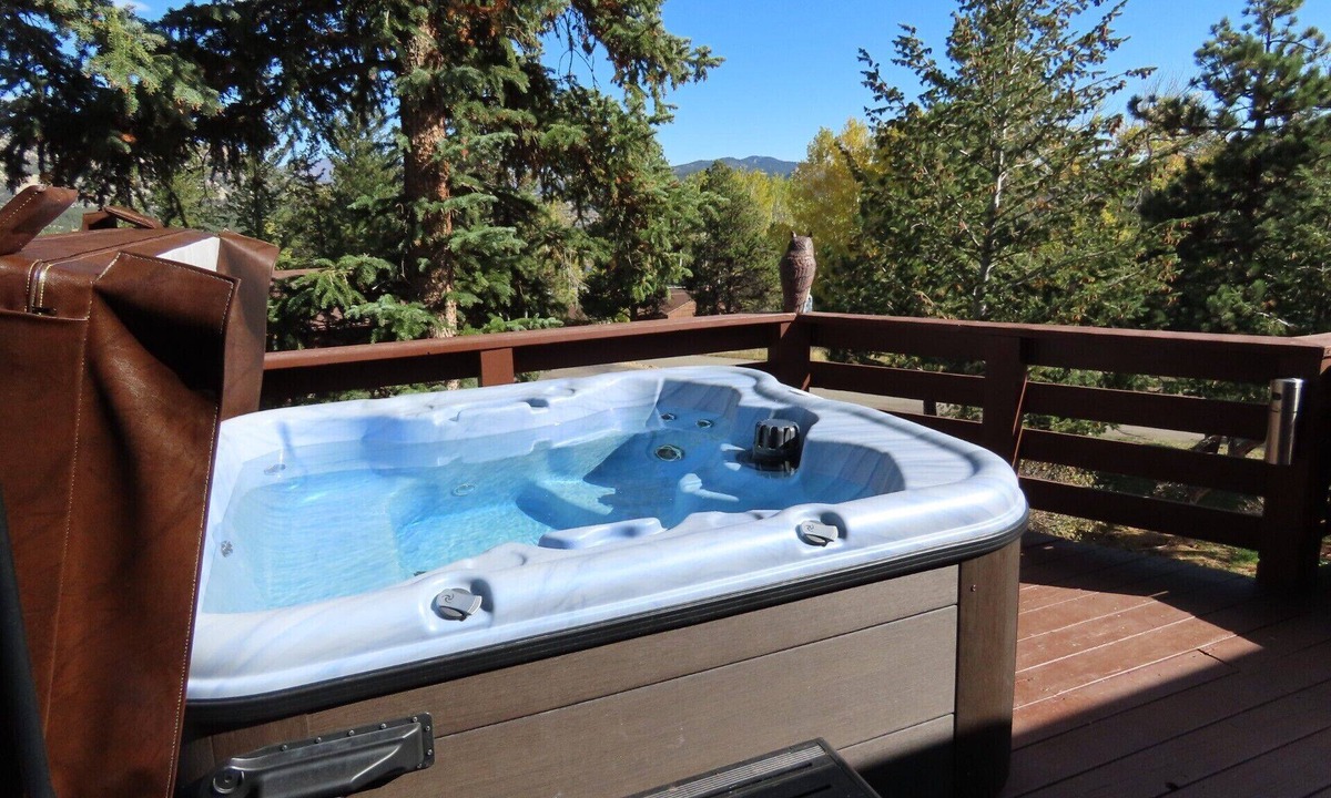 Estes Park Cabin | License # 3031 Estes Park remodeled detached cabin, views, quiet area.