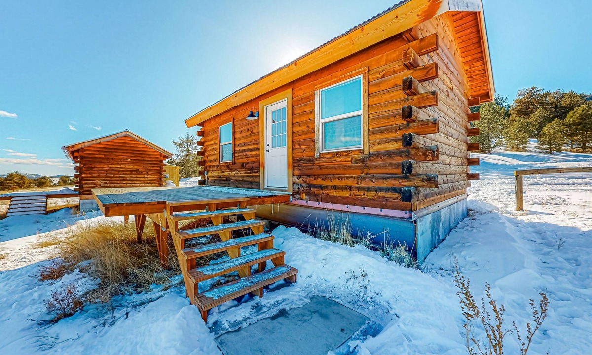 Park County Cabin | Log cabin on 1,800-acre ranch with sweeping mountain & meadow views