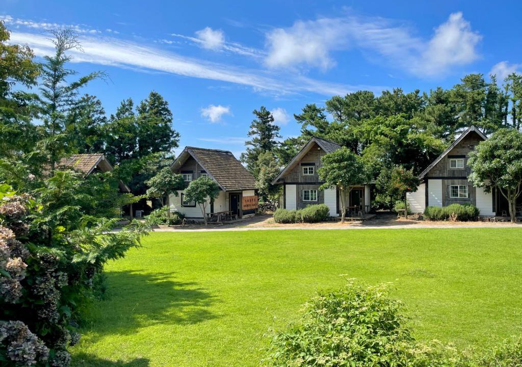 Aewol House | Log Park Dochidol Ranch
