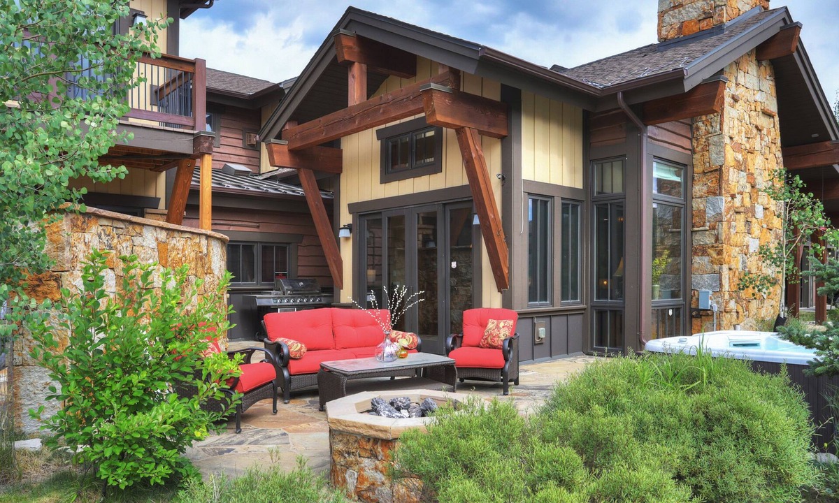 Fairmount On The River House | Lone Star Lodge: High End Property - On the River - Hot Tub - Dog Friendly.