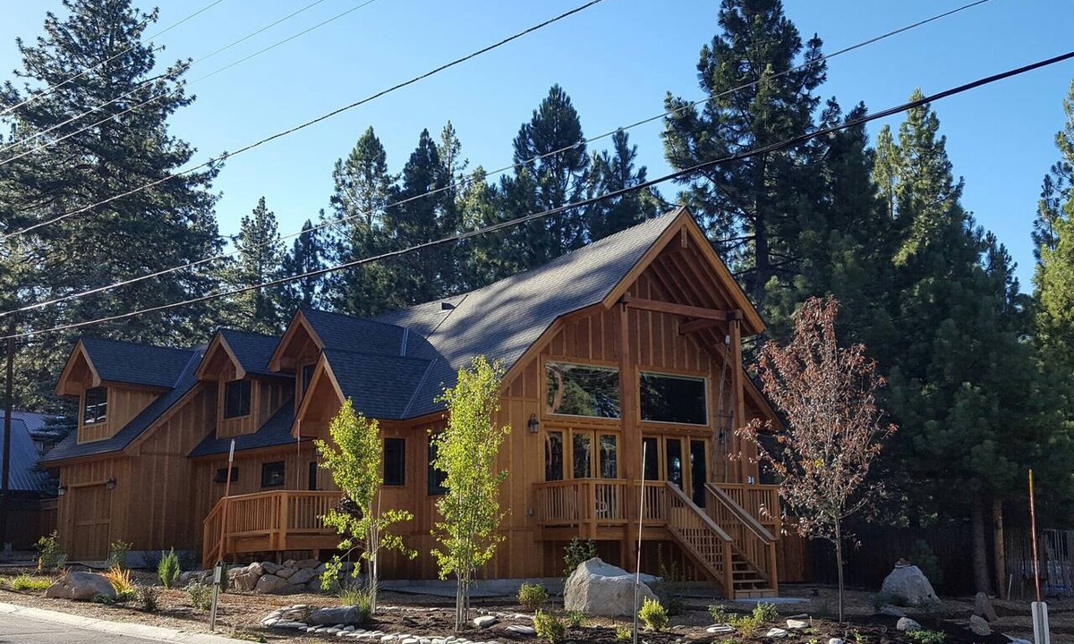 Tahoe Island Cabin | Lovely 4-bedroom cabin in South Lake Tahoe perfect for your getaway