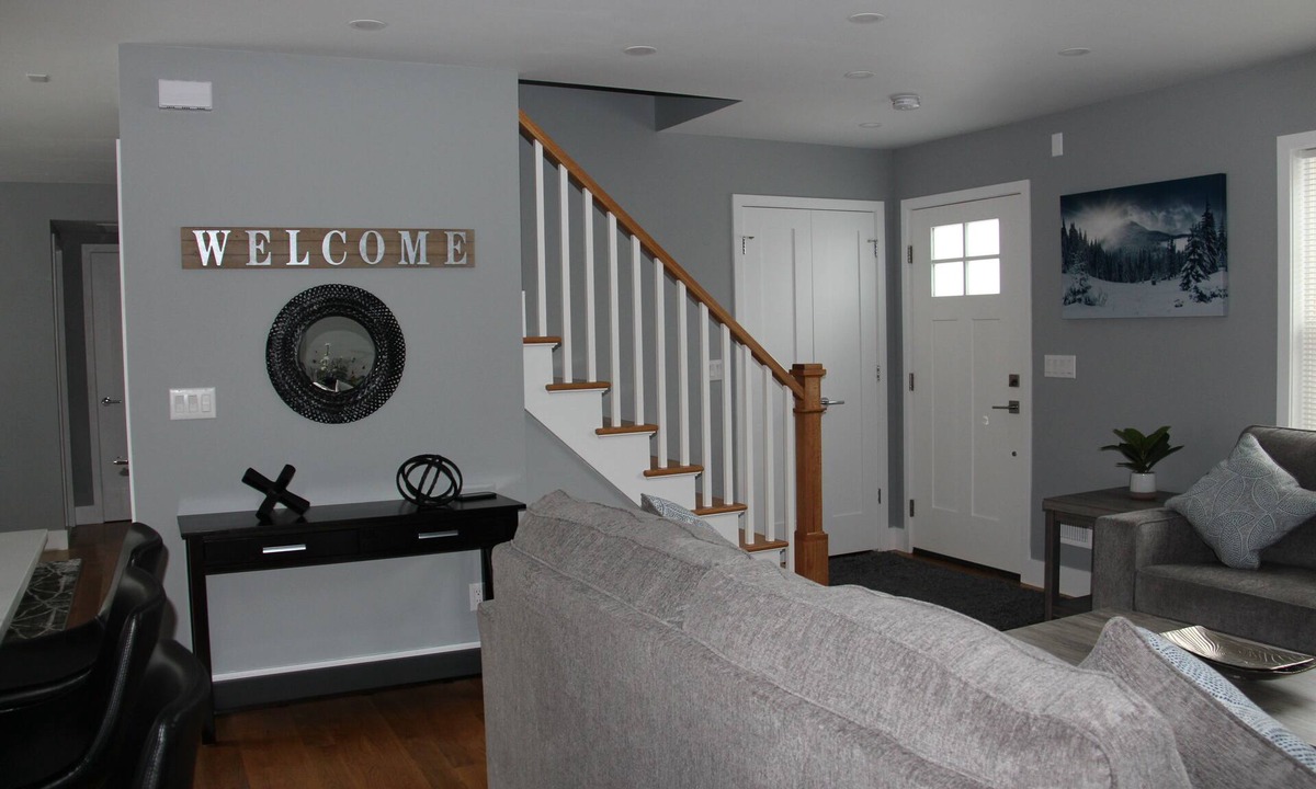 New Rochelle House | Lovely and Cozy 2 Floors-4 Bedroom house