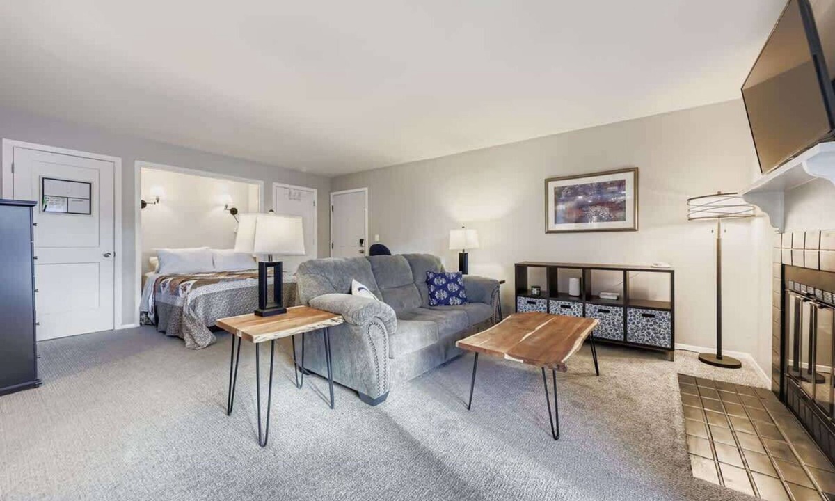 West Westminster Condo | Lovely Studio Apartment in Westminster