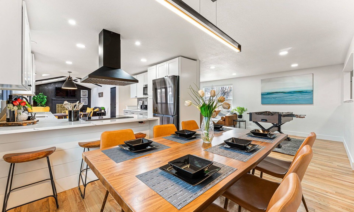 Littleton House | Lux & Stylish Family friendly, H Tub, Wi-Fi, EV CHARGE POINT