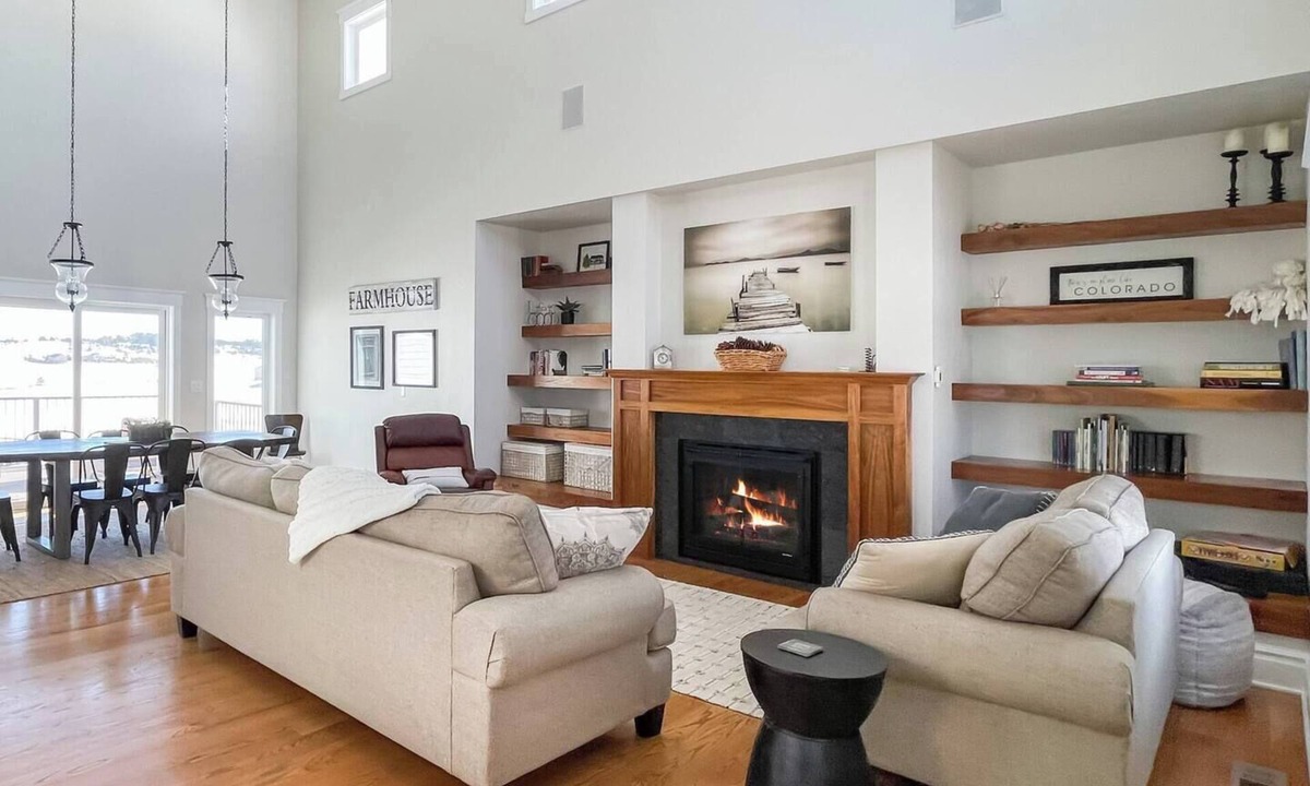 Colorado Springs House | Luxe & Cozy Retreat 6B Sleeps 14+ Hot Tub Theater Firepit