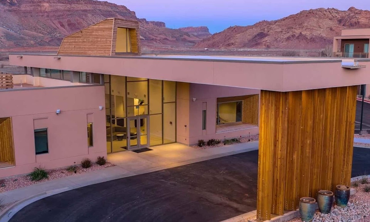 Moab Condo | Luxurious 2-bedroom condo with pool, fitness room, WiFi in Magical Moab