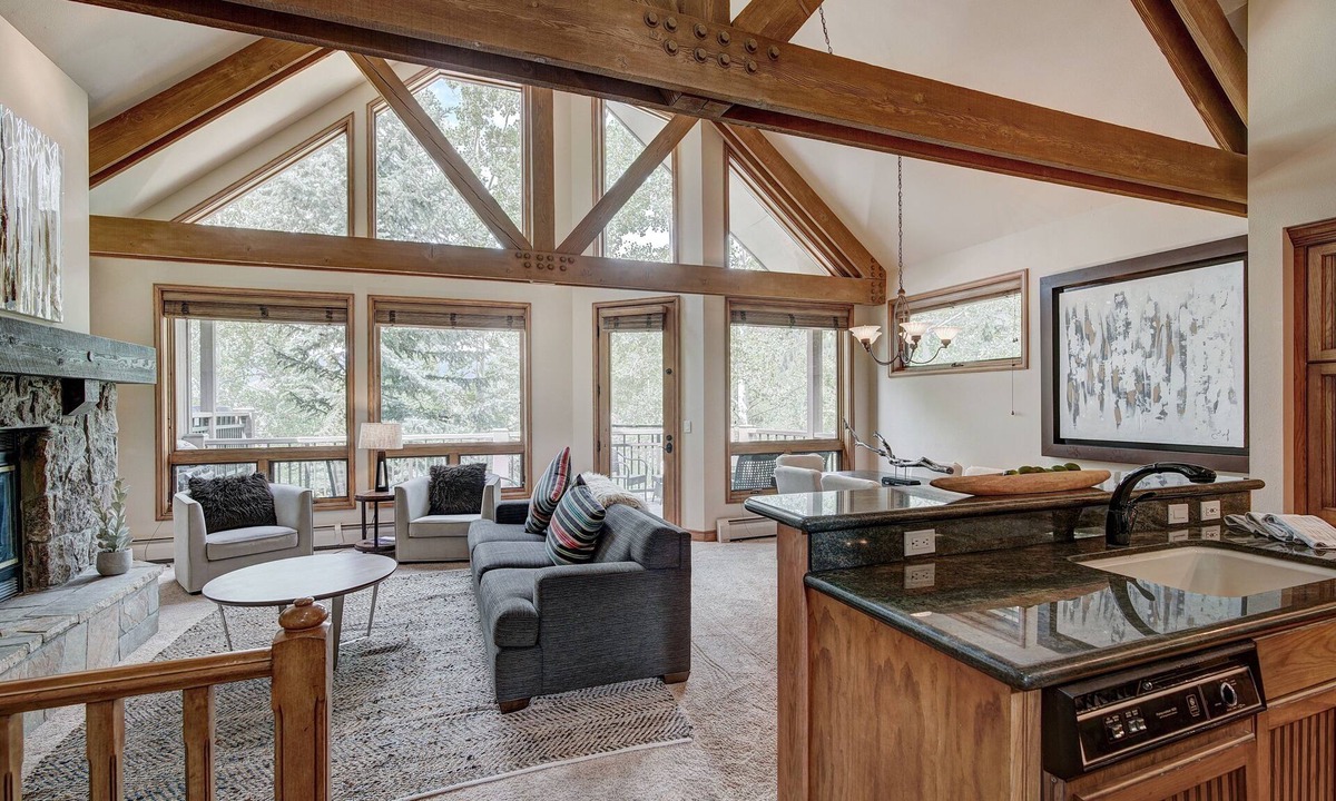 Beaver Creek House | Luxury 4 bed Pines Townhome amongst the peace and quiet by RedAwning