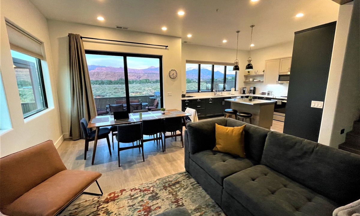Moab South Valley House | Luxury 4 bedroom twin home, beautiful views. Private hot tub. Covered patio.