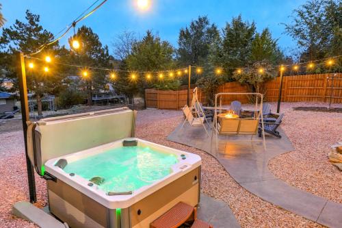 Northeast Colorado Springs House | Luxury 5BD Retreat Hot Tub Fire Table Mtn Views
