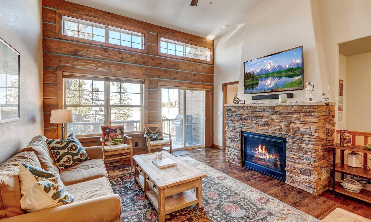 Rendezvous House | Luxury Chalet 61 I Private Hot Tub I Great Views I Best Price I Discounted Attractions