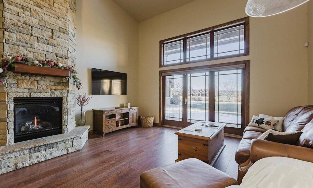 Pagosa Springs Condo | Luxury Condo, 3 King Beds, Convenient Location
