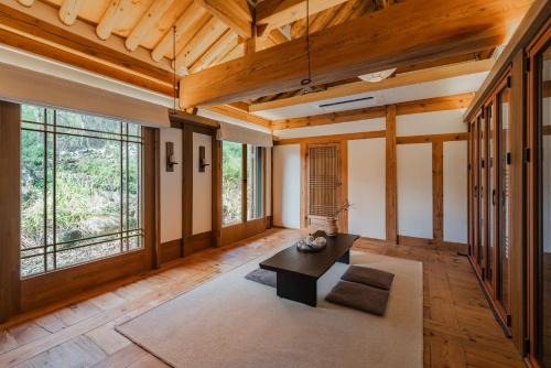 Cheongju Villa | Luxury Hanok Sangseon Heritage Hanok-W