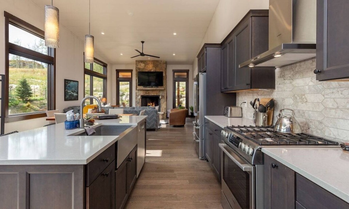 Silverthorne House | LUXURY home, Backyard HOT TUB - KEYSTONE 13 miles - STAY & PLAY amenities