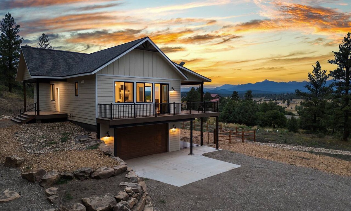 Pagosa Springs House | Luxury Home on 5 Acres/Unreal Views!/Hot Tub!