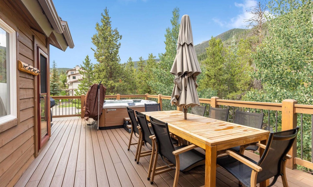 Frisco House | Luxury Home-Walk to everything in Frisco. Hot tub, ski, fireplace 3BD, 3.5BA