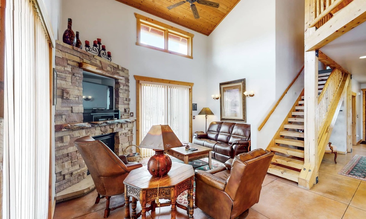 Coyote Run House | Luxury home with spectacular views and hot tub - walk to the golf course