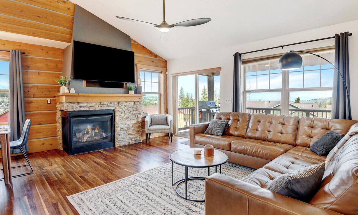 Rendezvous House | Luxury Mountain Chalet 35 I Private Hot Tub I Great Views I Best Price I Discounted Attractions