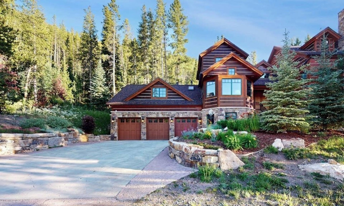 Keystone House | Luxury mountain estate w/private hot tub, home theater, two W/Ds, & spa
