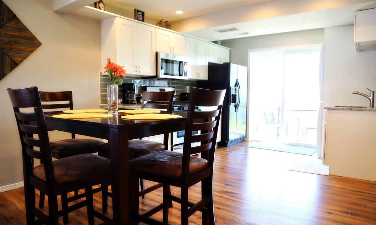 Peregrine Apartment | Luxury suite with kitchen, trails and lovely view
