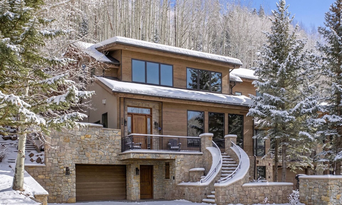 Vail House | Luxury Vail Retreat | Walk to Lionshead Gondola | Hot Tub & Fire Pit