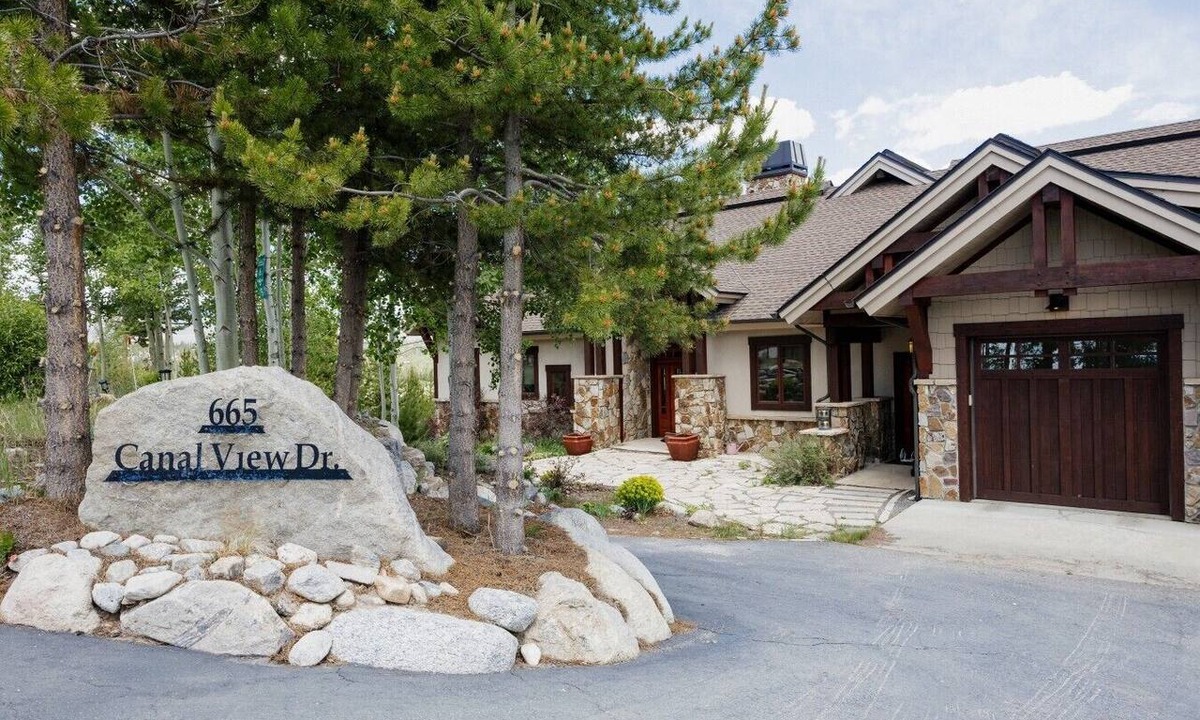 Grand Lake Cabin | Luxury villa w/lake+mtn views+private theatre!
